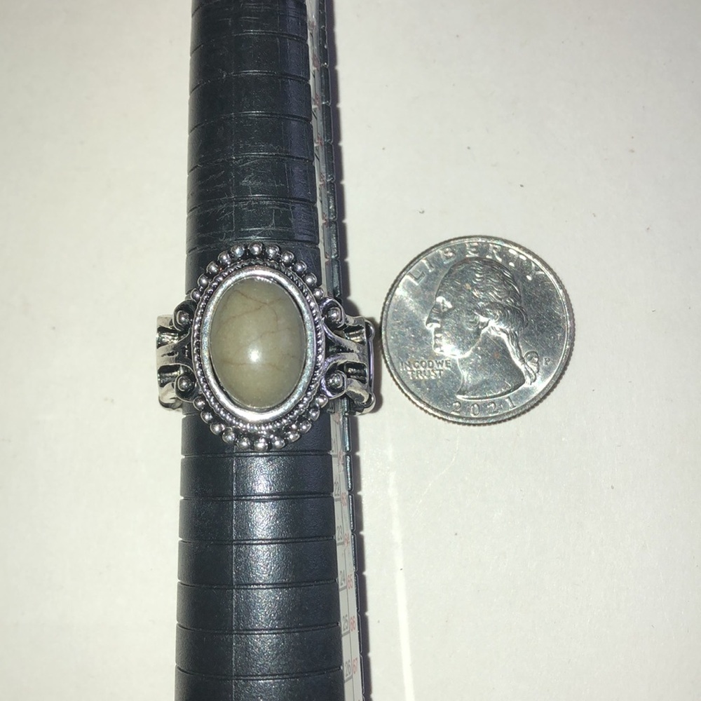 Silver Tone Green Faux Stone Oval Boho Ring - Picture 4 of 4